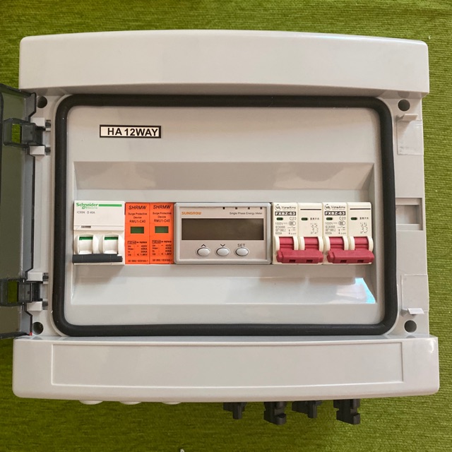 Tủ hoà lưới điện mặt trời 1 pha 2 string, có màn hình đo công suất phát 4-8 KWp