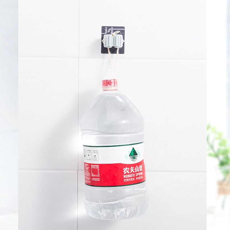 Móc dán tường hỗ trợ giữ cây lau nhà tiện dụng