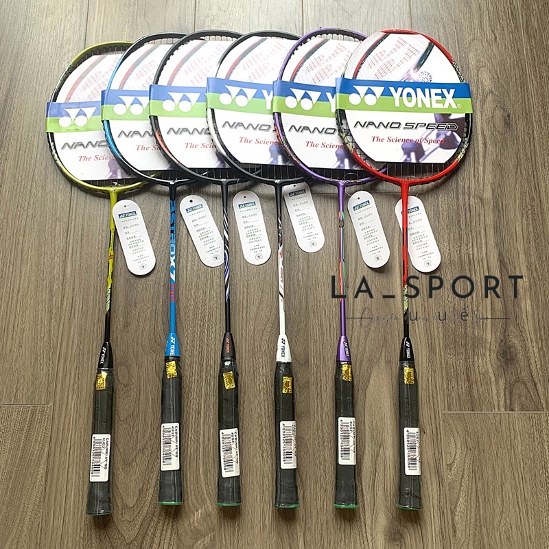 Bộ 2 vợt cầu lông yonex chính hãng khung carbon giá rẻ tặng kèm một hộp cầu ba sao