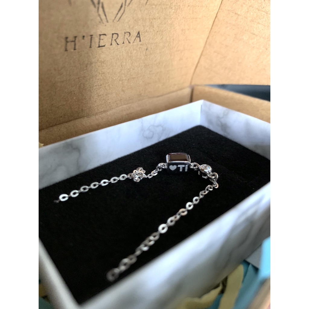 Khắc chữ trang sức bạc H'ierra