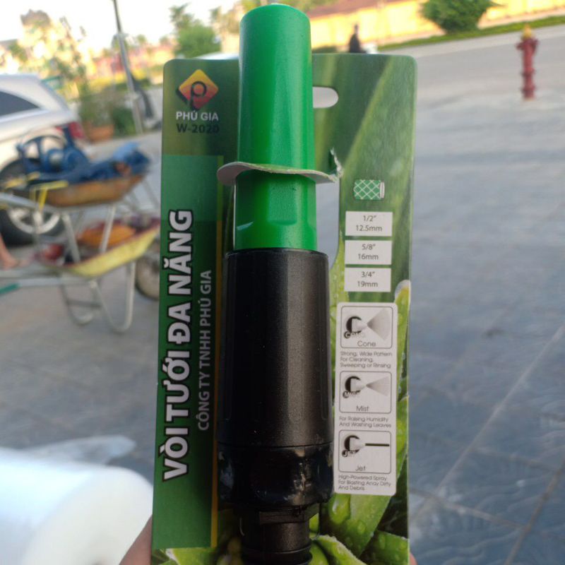 Vòi phun xịt tưới đa năng tự động tăng áp, tưới cây, rửa xe nhiều chế độ nước cắm trực tiếp vào dây TẶNG kèm đai xiết