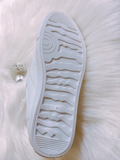 Giầy sneaker dán