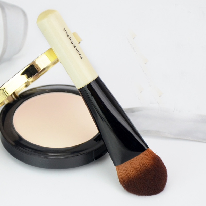 Cọ Nền Dạng Góc Bobbi Brown PRECISE BUFFING BRUSH