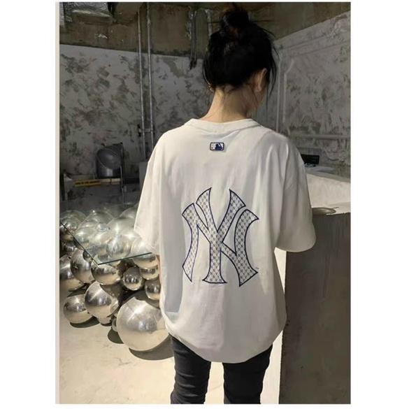 Áo Trắng MONOGRAM LOGO BACK TEE