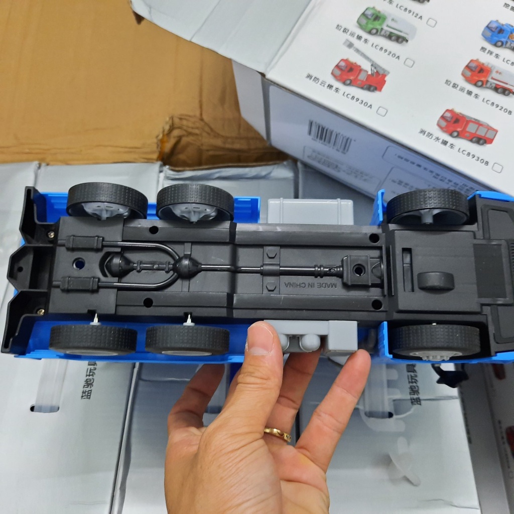 Xe cẩu móc đồ chơi trẻ em mô hình tỉ lệ 1:16 bằng nhựa ABS có âm thanh và đèn