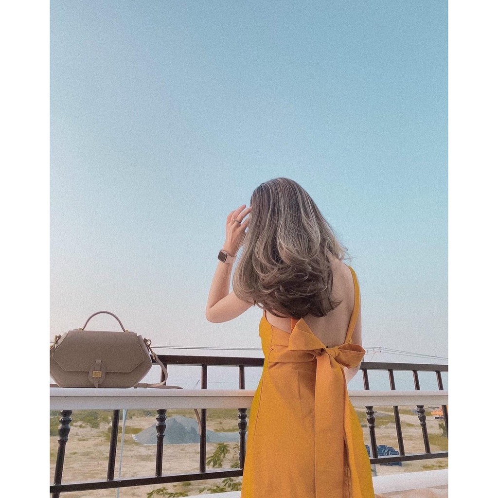 Đầm Maxi Màu Vàng Cổ Vuông Hở Lưng Dây Bản Nhỏ Váy Dài Qua Gối Freesize Dây Đai Cột Nơ đi biển, đi chơi