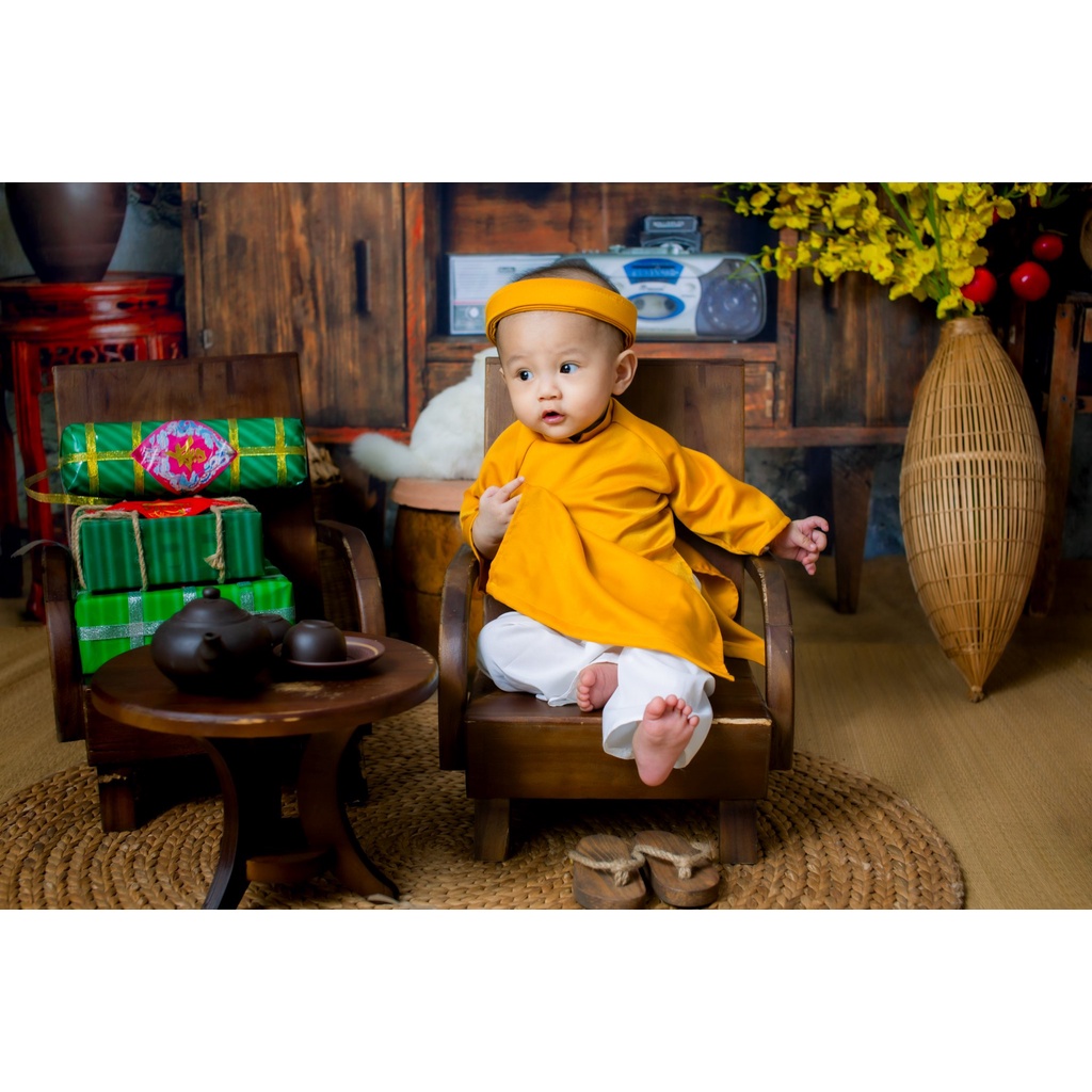Áo dài trơn cho bé chụp ảnh kèm mấn