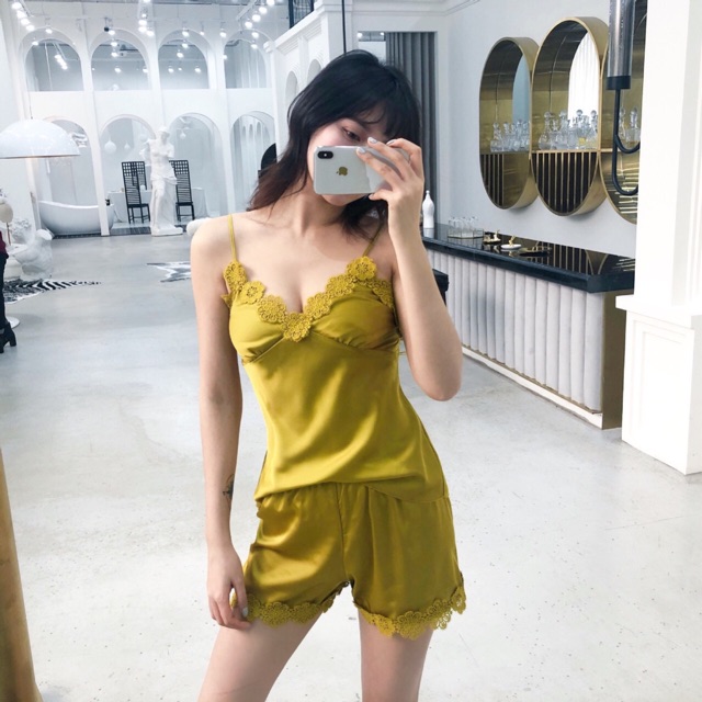 Bộ ngủ lụa cao cấp kèm mút ngực. | BigBuy360 - bigbuy360.vn