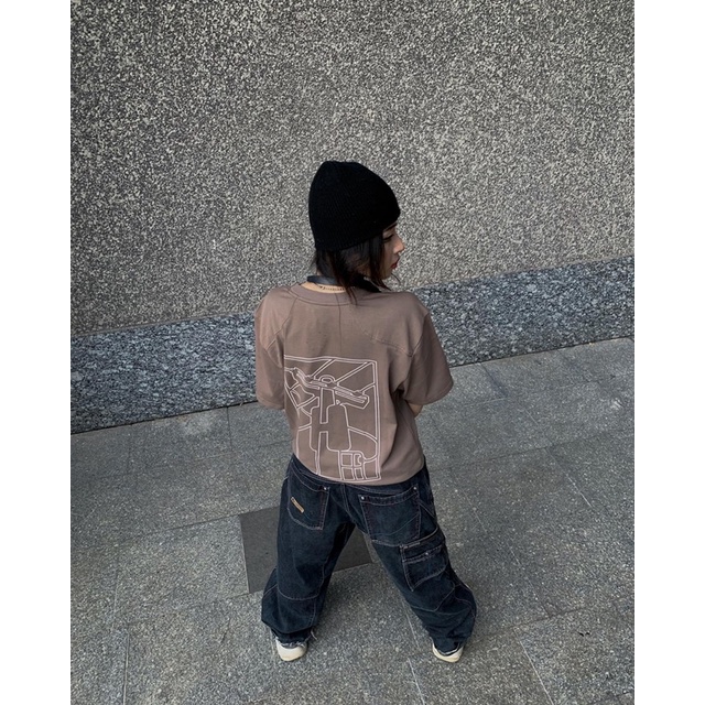 Áo Thun Unisex TeeHolic Thả Vai Xẻ Tà Màu Nâu In Logo THS