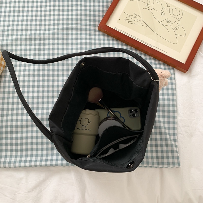 Túi tote đeo vai IELGY vải canvas cỡ lớn phối chú gấu thời trang dành cho nữ