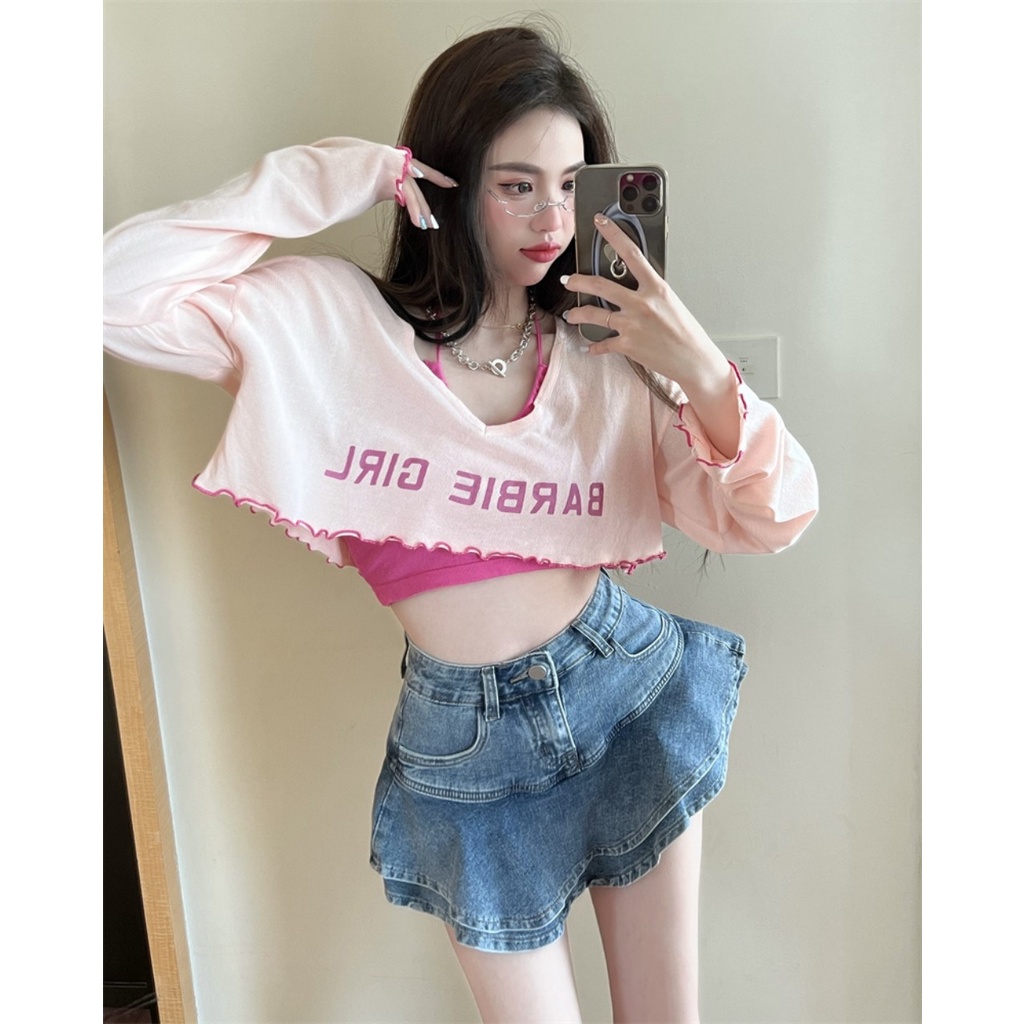 💃 Bộ Áo Croptop Nữ Dài Tay Chạy Viền In Chữ Barbie Kèm Áo Yếm 2 Màu