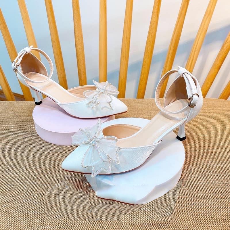 Giày búp bê nữ màu trắng, kiểu búp bê, cao 5 phân, xăng đan, chất da lì phối nơ thời trang OCNHI18