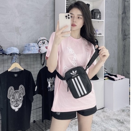 Túi đeo chéo Adidas màu đen sọc trắng XUẤT DƯ FULL TEM TAG