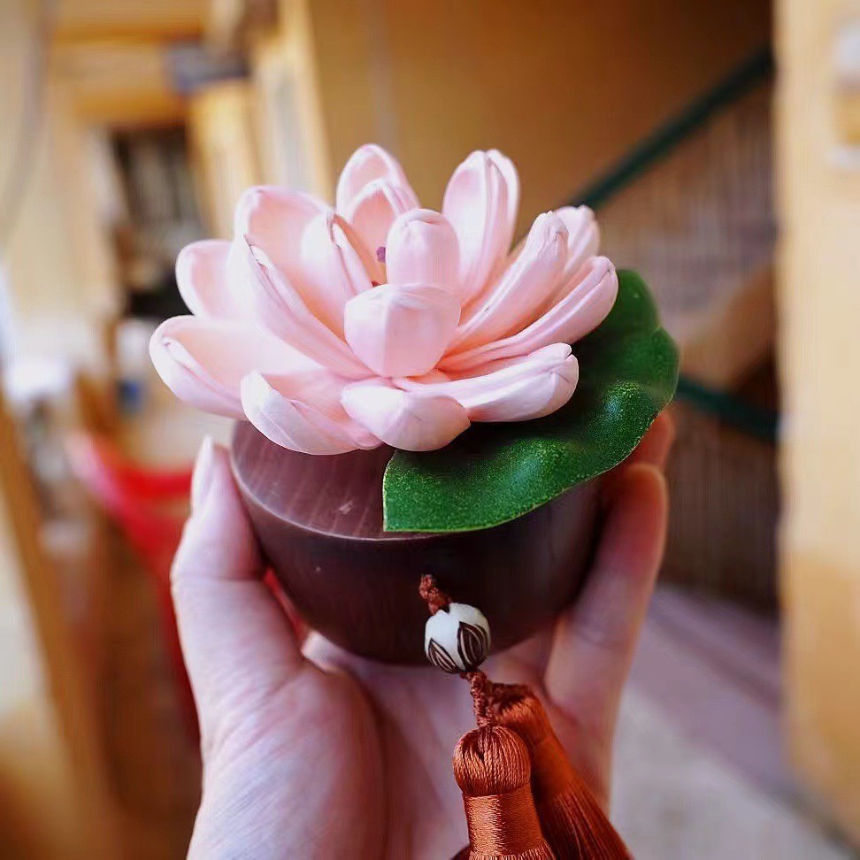 Phụ Kiện Trang Trí Xe Hơi - Mộc Liên Hoa Trang Trí Taplo Xe Ô Tô Tinh Dầu Thơm Cao Cấp