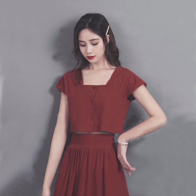 CHANEL Set áo thun và chân váy xếp ly họa tiết One Piece thời trang Hong Kong