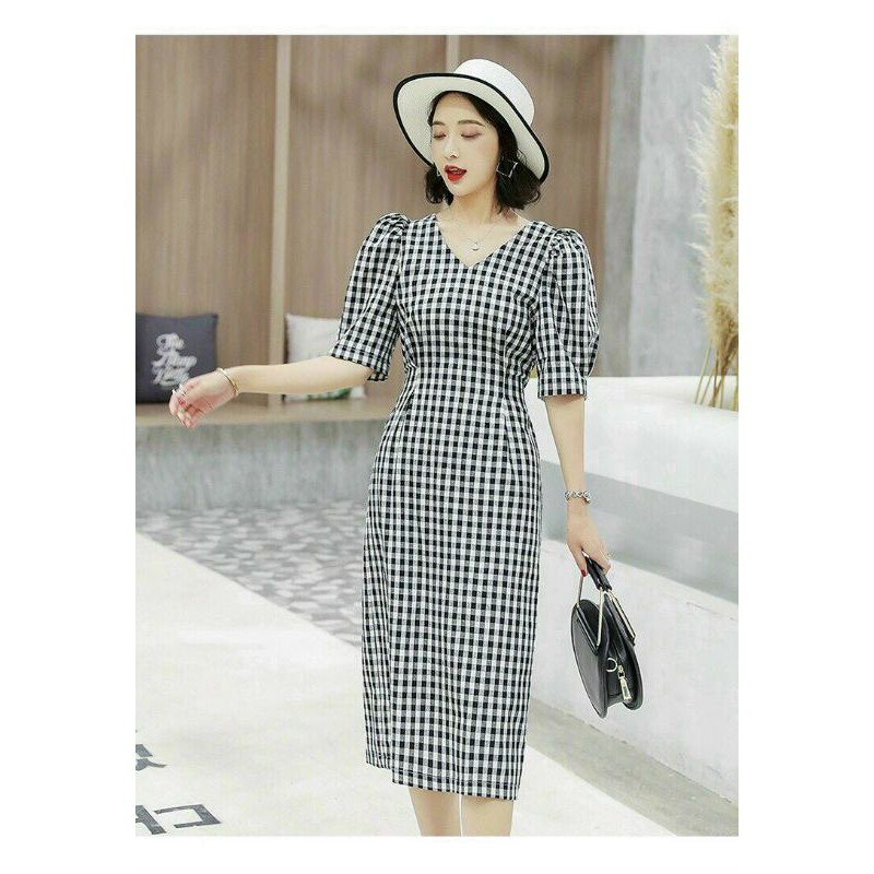 Đầm caro cổ V tay phồng