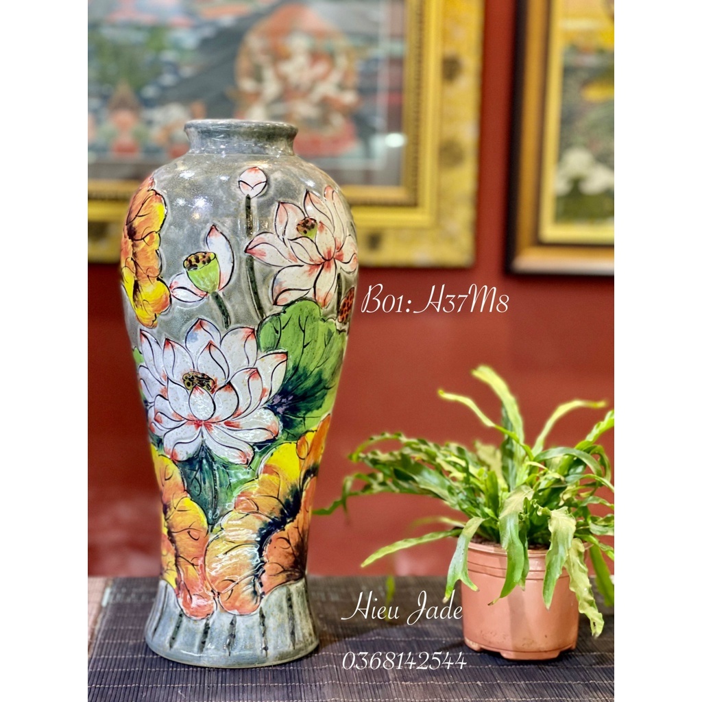 Bình hoa gốm Bát Tràng khắc tay thủ công dáng chân đèn khắc hoa sen BH01 Hieu Jade Decor