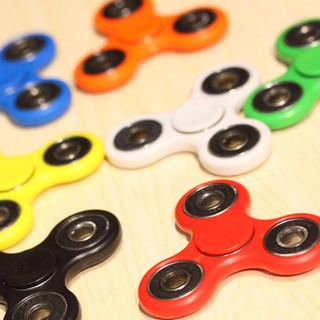 Con quay 3 cánh Fidget Spinner