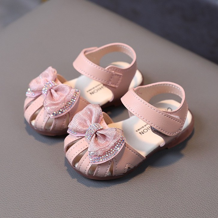 Sandal tập đi cho bé gái đế mềm chống trơn kín mũi đính nơ đáng yêu cho bé từ 0 - 4 tuổi ( A9 )