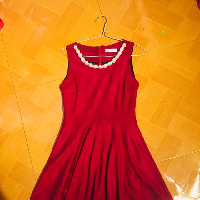 Váy nhung xoè