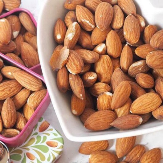 SALE SỐC 60% Hạt hạnh nhân Kirkland Almonds không muối 1.36kg của Mỹ SALE SỐC 60%