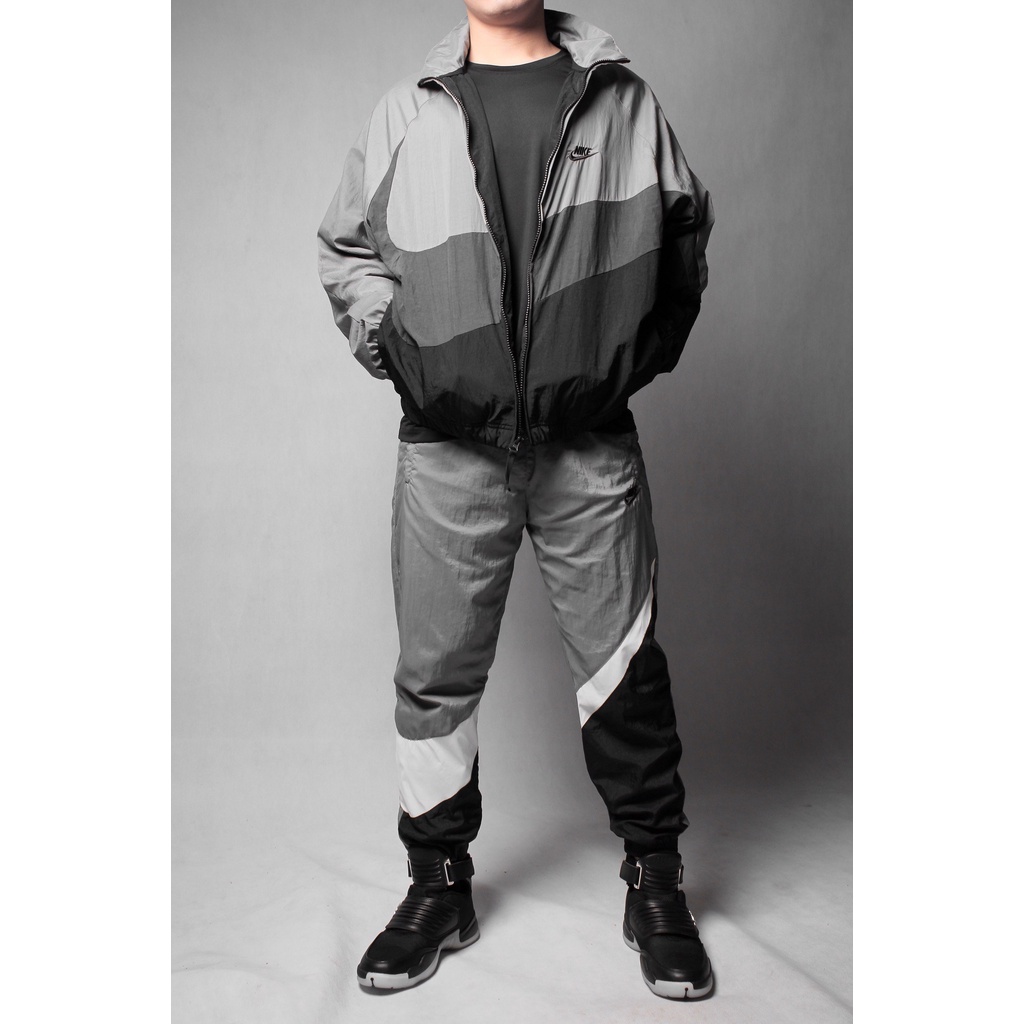 ÁO KHOÁC NAM NIKE SPORTWEAR SWOOSH WOVEN JACKET - XÁM PHỐI ĐEN