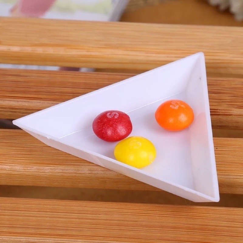 Khay nhựa tam giác đựng hạt đá, cườm