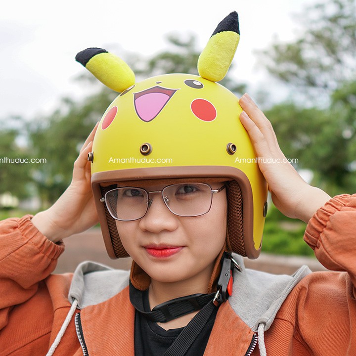 (GIÁ ƯU ĐÃI) (TẶNG 1 CHONG CHÓNG) MŨ NÓN BẢO HIỂM PHƯỢT 3/4 HÌNH PIKACHU - DOREMON - GẤU CÓ TAI