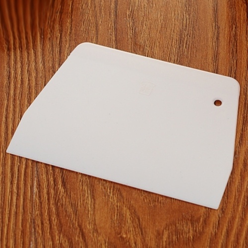 Dao cắt bánh vét bột làm bánh bằng nhựa cao cấp hình thang có lỗ treo