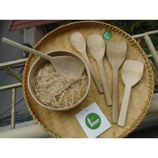 Muôi tre xới cơm