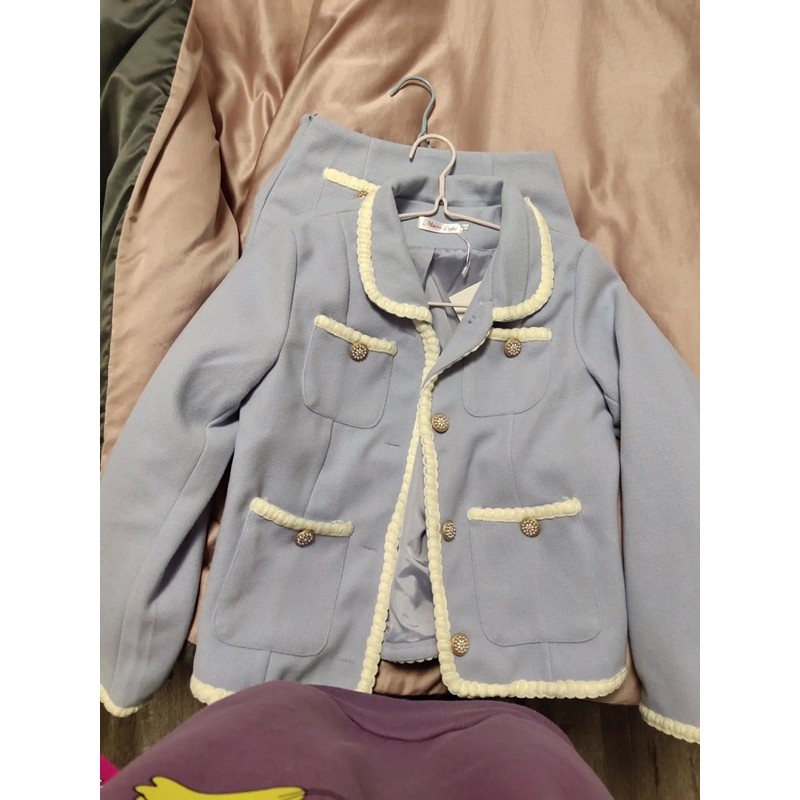 Set áo khoác dạ mịn xanh viền thêu và chân váy dạ mịn dáng ngắn