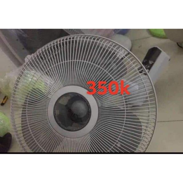 Quạt treo tường