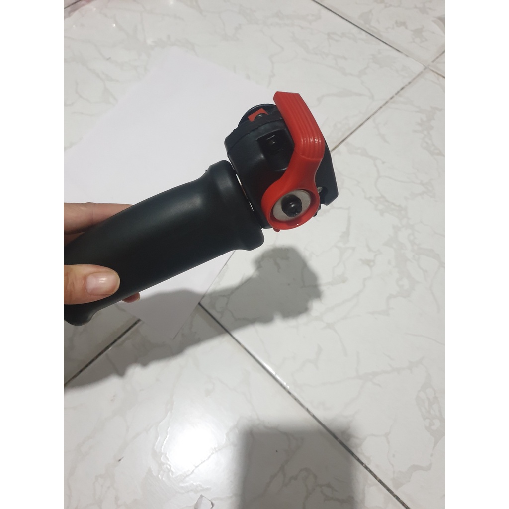 TAY LÁI CÓ CÔNG TẮC DÙNG CHO MÁY CẮT CỎ BÌNH XĂNG DƯỚI. . KIỂU CẦN GẠT