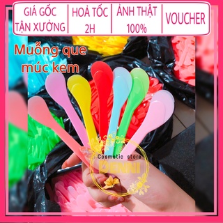 Muỗng que nhựa múc kem