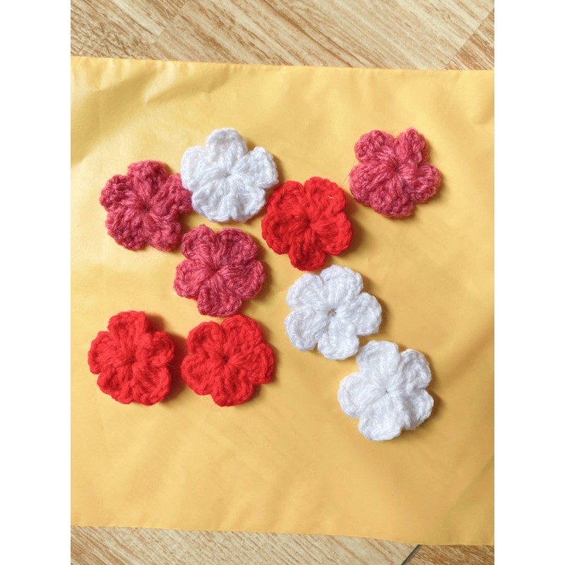 hoa len sz 2,5 cm trang trí cặp- nón - mũ ( nhận móc theo yêu cầu)