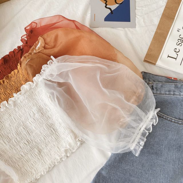 Áo crop rớt vai nhún chỉ tay voan