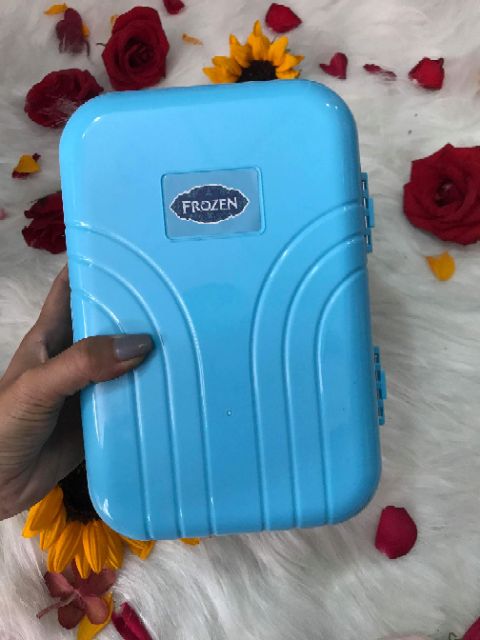 [đồ chơi cho bé] vali trang điểm phấn son cho bé và búp bê