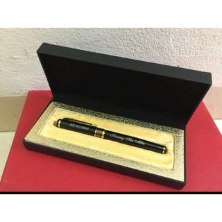 BÚT TỔ ONG KHẮC TÊN