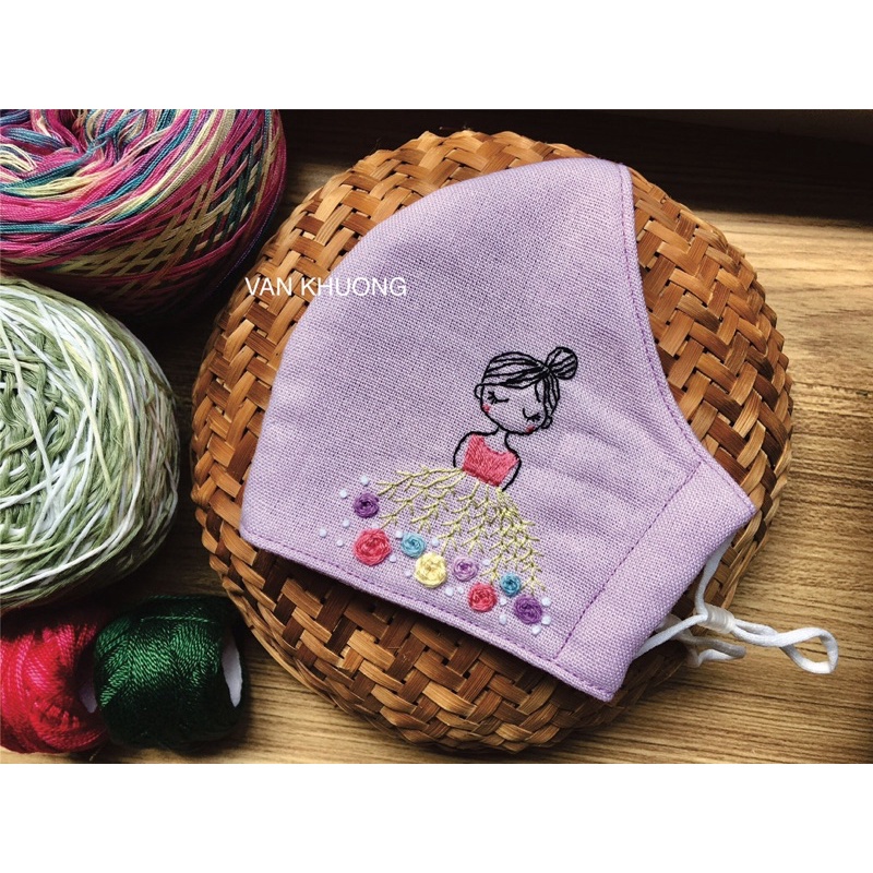 Khẩu trang vải linen thêu tay màu tím nhạt