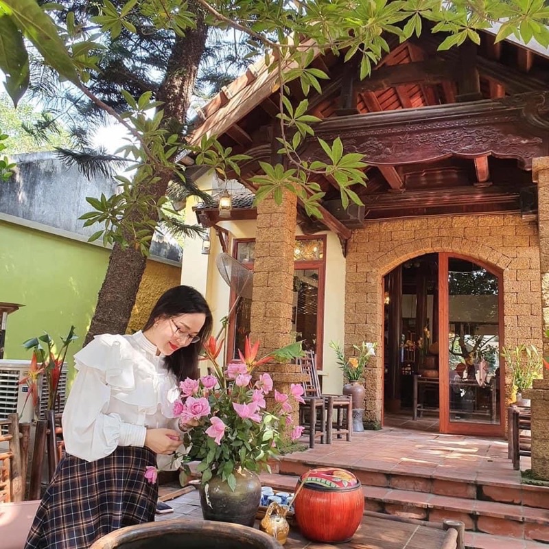 Áo sơ mi trắng tay bồng phồng G08 CÓ BIGSIZE 75KG dễ phối với chân váy - các loại quần thời trang - GEM.VN