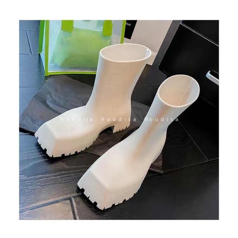 Giày cao cổ boot nữ cao su nguyên khối trơn gót 5 phân - HOUDITA - SBMV-006