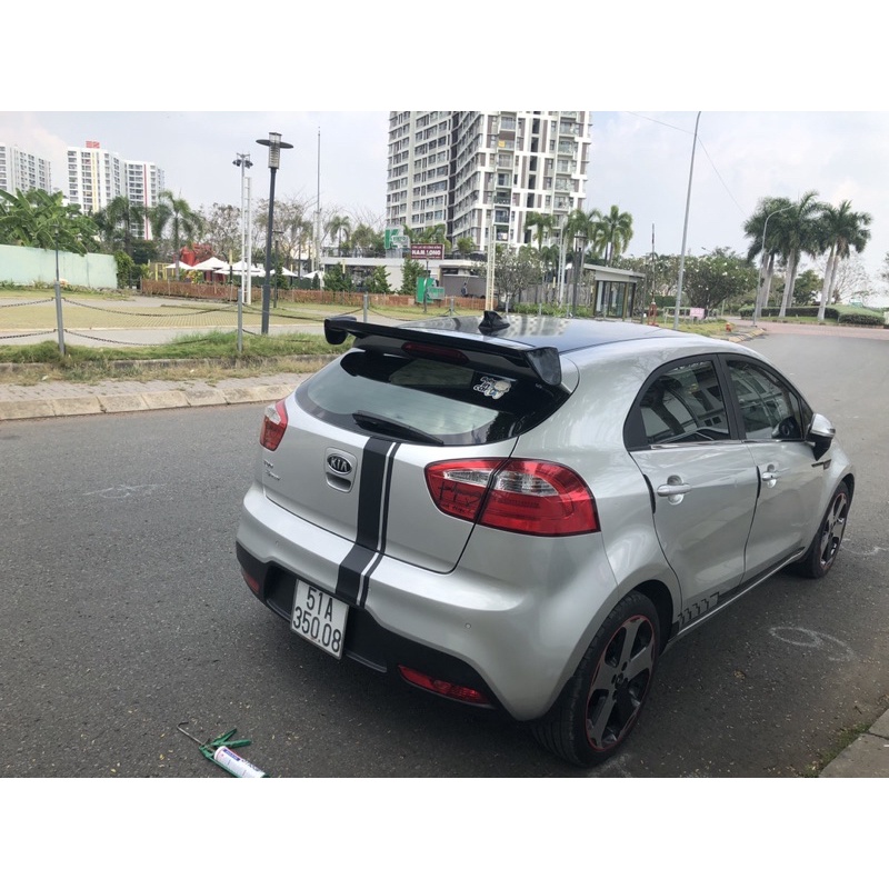 Đuôi gió thể thao xe ô tô dòng xe suv i10, moning, spark....