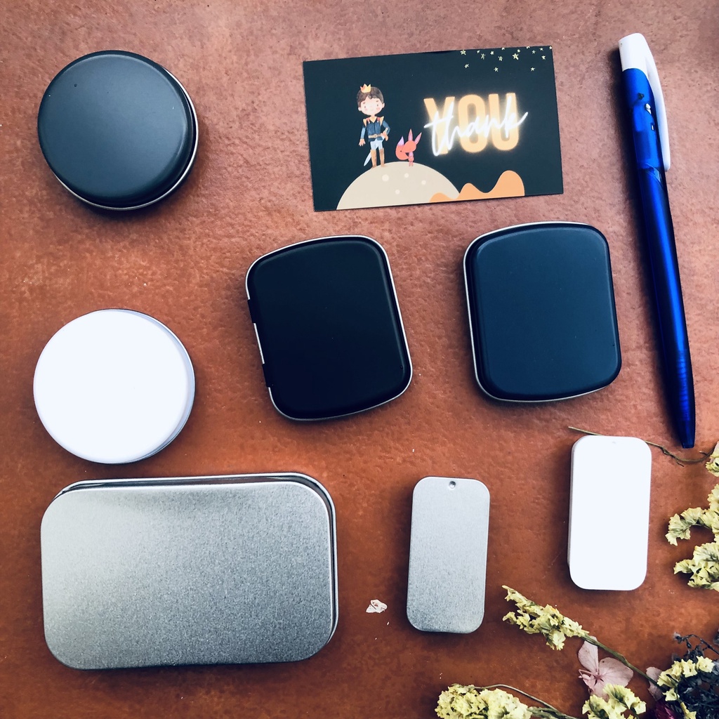 1 hộp thiếc kim loại dùng đựng đồ dùng gia đình