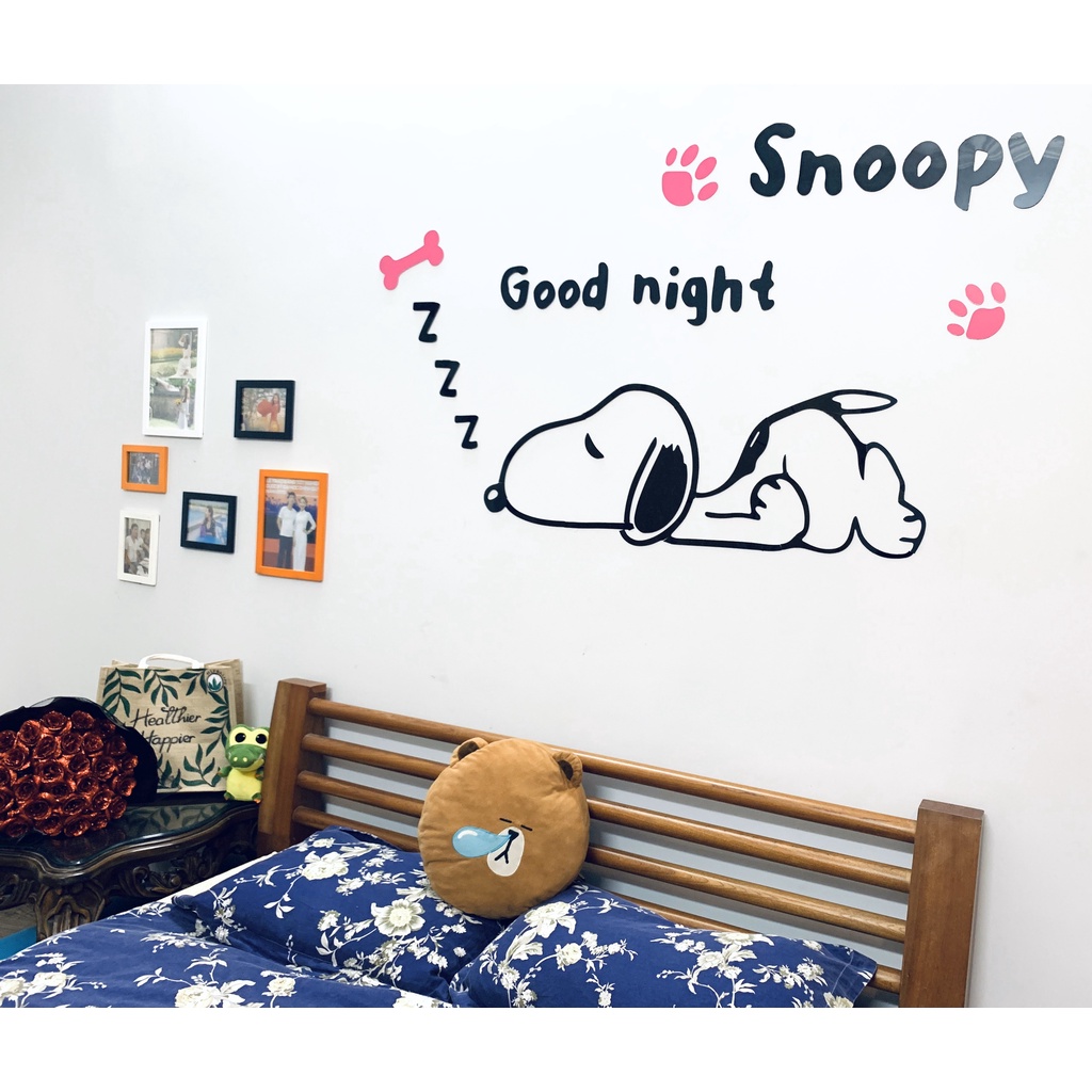 Tranh dán tường mica 3d decor khổ lớn snoopy trang trí mầm non, mẫu giáo, phòng cho bé