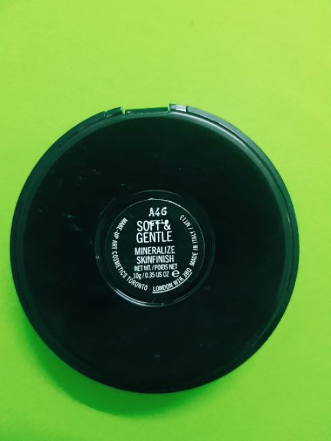 Phấn bắt sáng tạo khối M.A.C | BigBuy360 - bigbuy360.vn