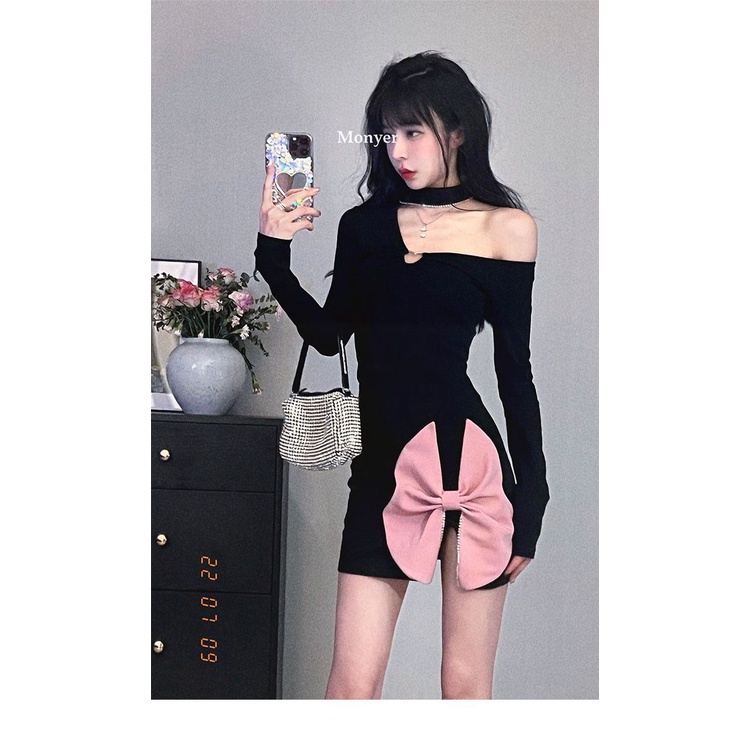 Sweet, cool, spicy neck dress, slim and spicy girl in early autumn, design sense, bow knot, shoulder bag, hip skirt, split skirt.