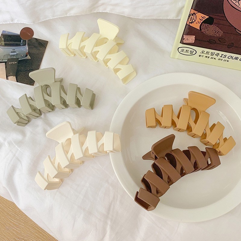 Kẹp tóc lò xo chữ M đan chéo màu thời trang nữ tính K127