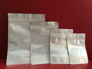 0.5kg Túi zip đáy đứng 1 mặt trong 1 mặt bạc