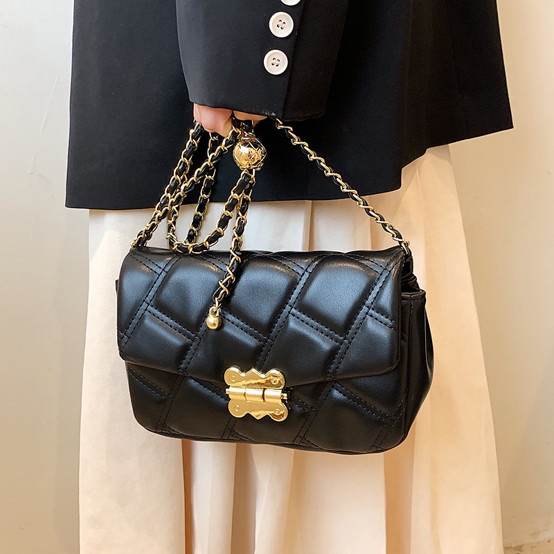 Túi đeo chéo dáng vuông nhỏ Ielgy đính hạt dễ phối đồ thời trang cho bạn gái