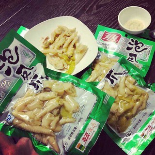 1 thùng Chân gà muối cay - YuYu loại 100gr(50 gói)